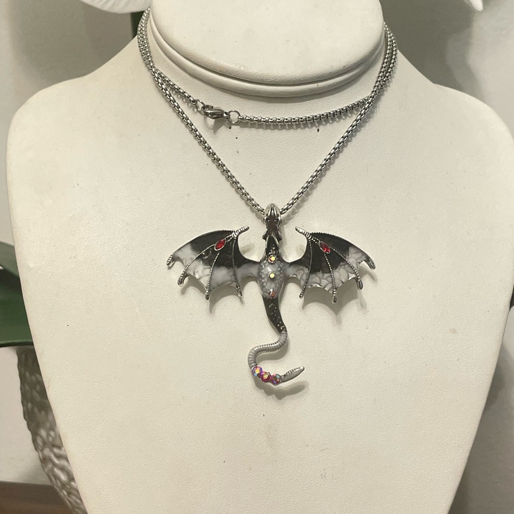 Family Statement SHIVE Necklace M18 2025